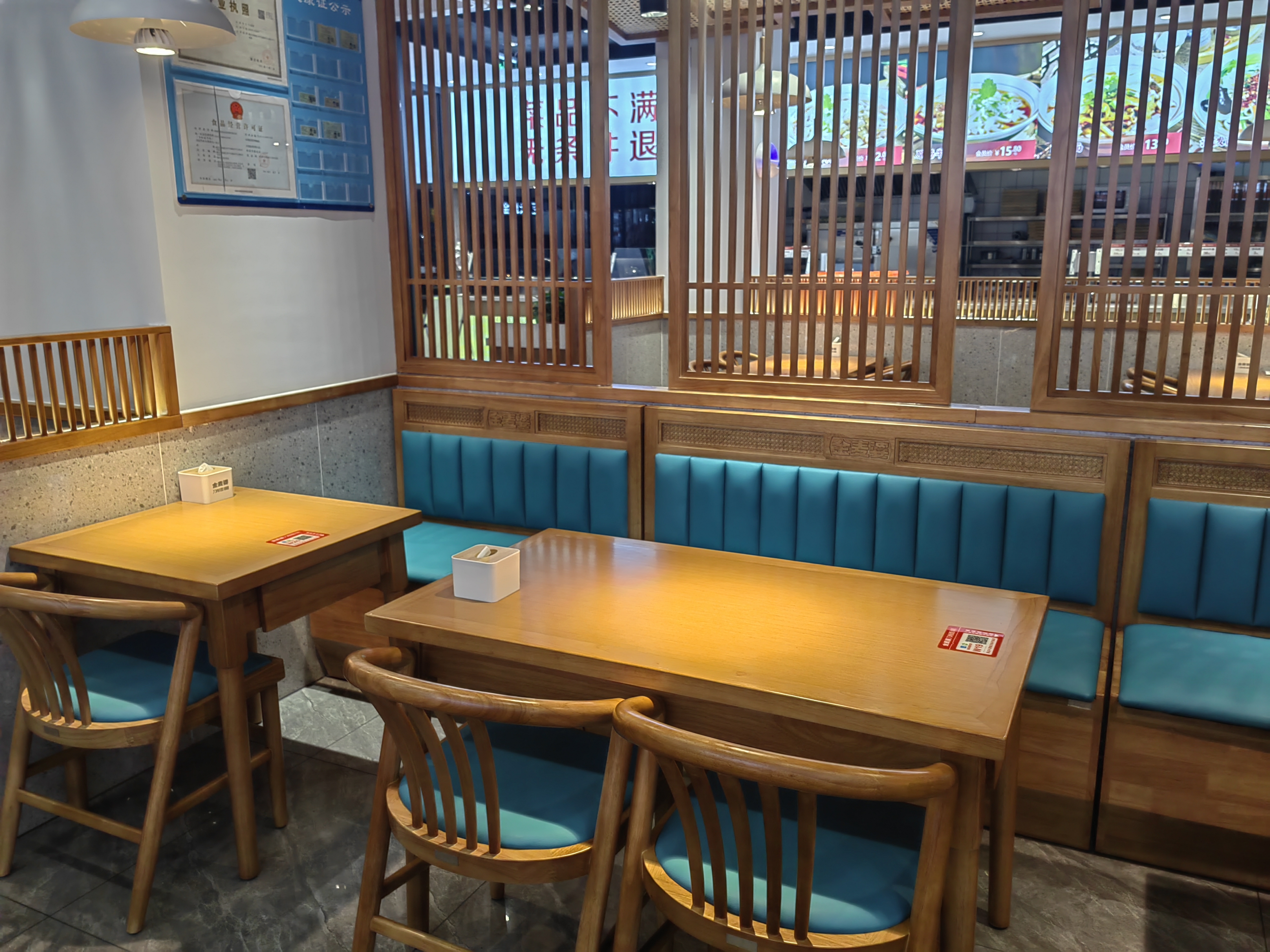 木質(zhì)餐廳家具定制價格是多少