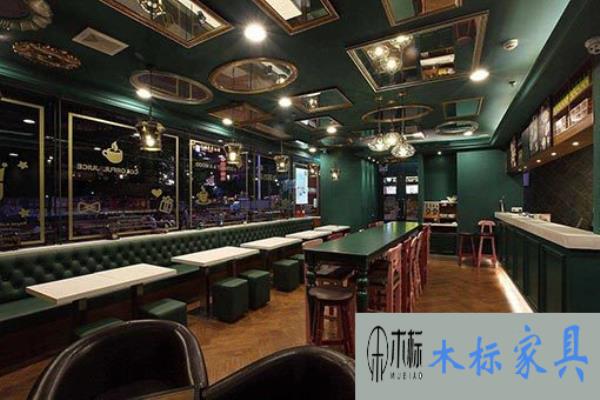 開一家西餐廳應(yīng)該怎么定做餐桌椅？ 