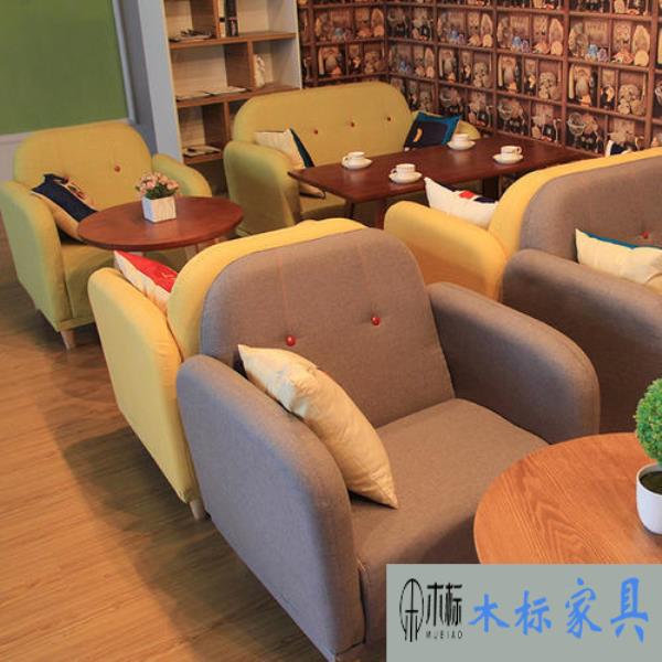 卡座沙發(fā)有哪些分類？布藝卡座沙發(fā)如何保養(yǎng)？ 